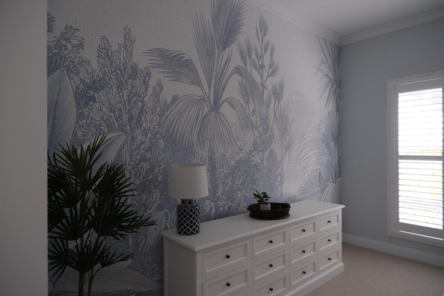 neutral tone feature wallpaper that compliments the walls meeting